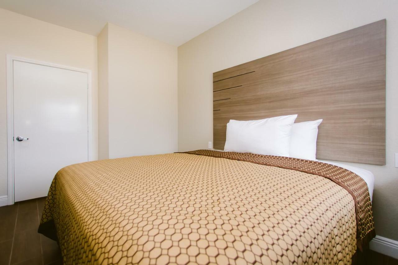 Scottish Inn & Suites Бейтаун Екстер'єр фото