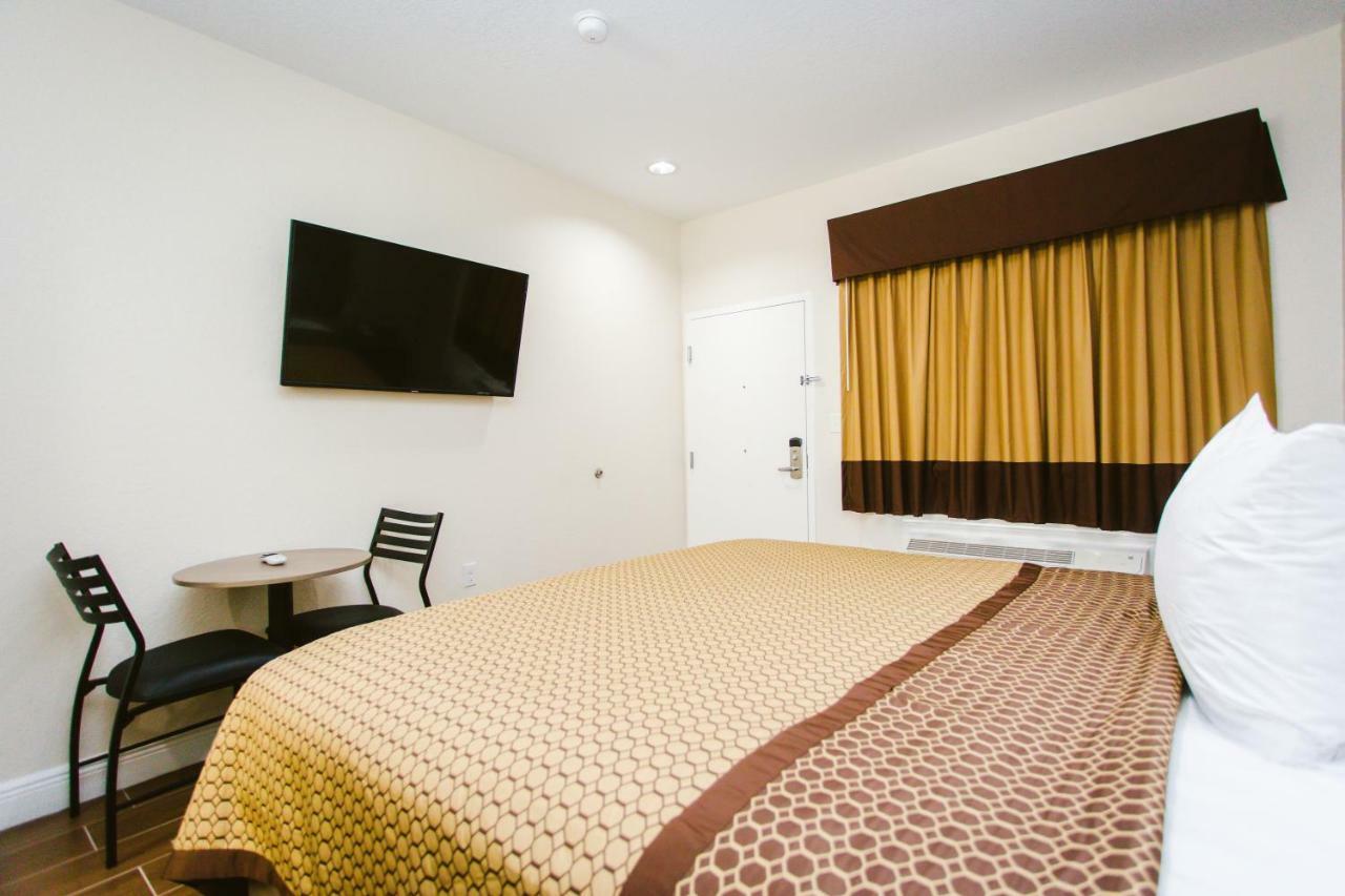 Scottish Inn & Suites Бейтаун Екстер'єр фото