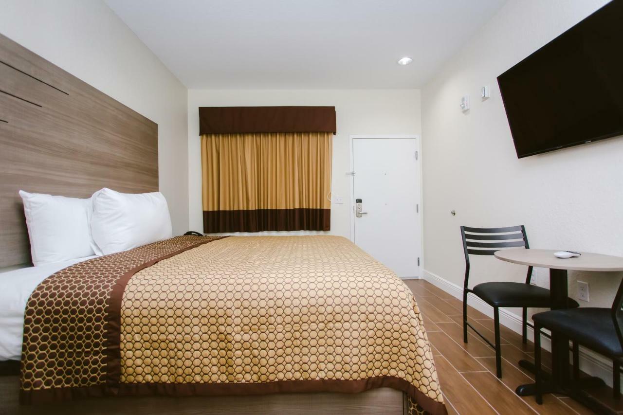 Scottish Inn & Suites Бейтаун Екстер'єр фото